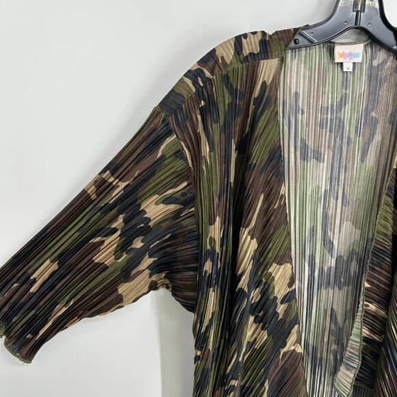 3/$25 LulaRoe Camo Shirley Kimono Duster Cardigan Top M Plisse Pleat Army Green - Picture 5 of 8